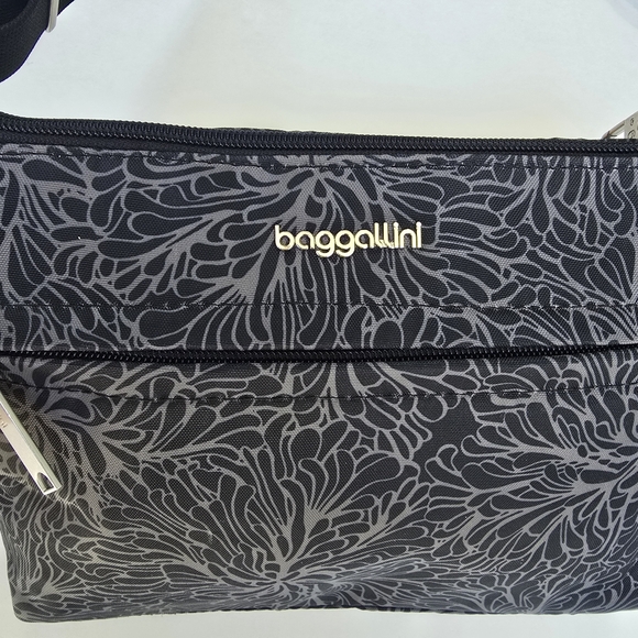 Baggallini Memento Crossbody Bag Anti-Theft - Picture 5 of 15